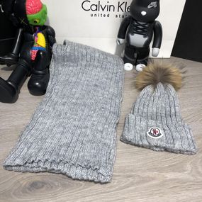 Зимний комплект Moncler Winter Hat Knitted Pompon and Scarf Gray