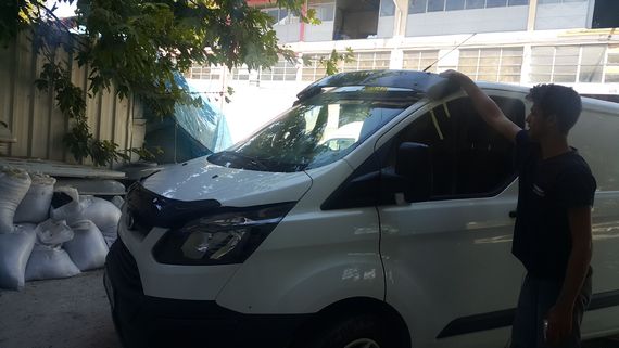 Козирьок на лобове скло (на кронштейнах) для Ford Custom 2013-2024 рр | Зображення 3