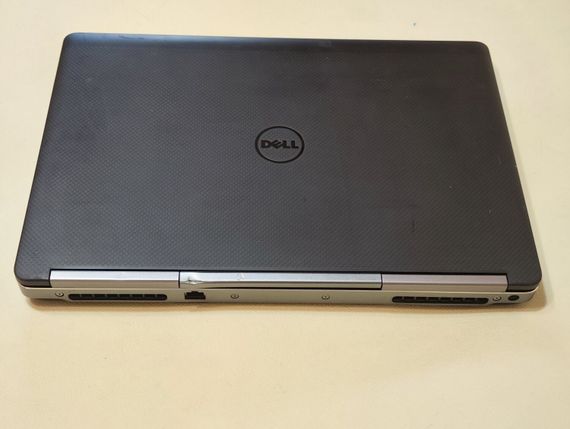 Мобильная рабочая станция Б-класс Dell Precision 7510 / 15.6" (1920x1080) IPS / Intel Core i7-6820HQ (4 (8) ядра по 2.7 - 3.6 GHz) / 16 GB DDR4 / 256 GB SSD / nVidia Quadro M2000M, 4 GB GDDR5, 128-bit / WebCam б/у | Зображення 2