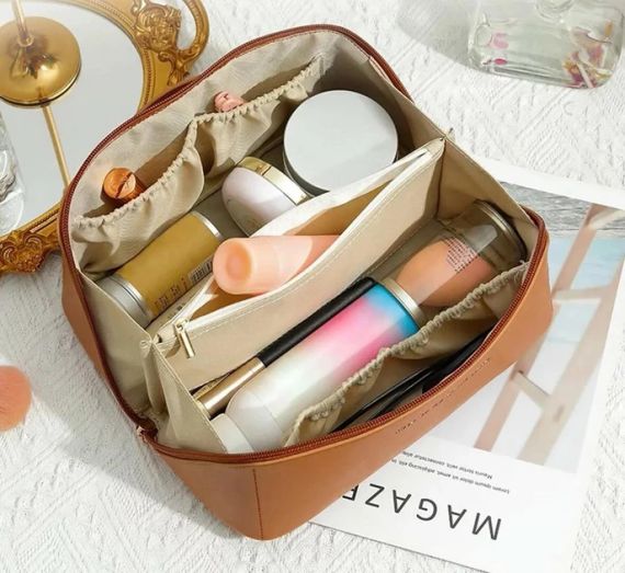 Вместительная косметичка с диагональной застежкой CosmyCase, коричневая | Зображення 5