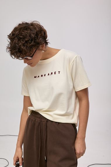 Трикотажна футболка з вишитим написом Margaret - кремовий цвет, ONE SIZE (є розміри) | Зображення 4