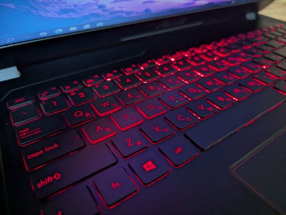 Ігровий ноутбук Asus GL502VML / 15.6" (1920x1080) IPS / Intel Core i5-6300HQ (4 ядра по 2.3 - 3.2 GHz) / 16 GB DDR4 / 256 GB SSD + 1000 GB HDD / nVidia GeForce GTX 1060, 3 GB GDDR5, 192-bit / WebCam / Windows 10 б/в + Подарунок Бездротова миша / USB | Зображення 5
