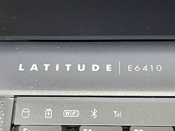 Ноутбук Dell Latitude E6410 / 14" (1440x900) TN / Intel Core i7-640M (2 (4) ядра по 2.8 - 3.46 GHz) / 4 GB DDR3 / 320 GB HDD / nVidia NVS 3100M, 512 MB GDDR3, 64-bit / АКБ не держит б/у | Зображення 7