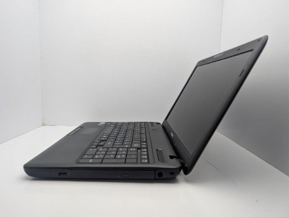 Ноутбук Toshiba Satellite C660 / 15.6" (1366x768) TN / Intel Core i5-2430M (2 (4) ядра по 2.4 - 3.0 GHz) / 8 GB DDR3 / 500 GB HDD / nVidia GeForce GT 520M, 1 GB GDDR3, 64-bit / WebCam / DVD-ROM б/в | Зображення 3