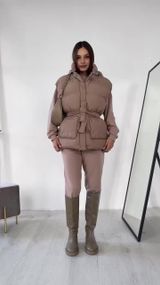 Женская жилетка с поясом и капюшоном цвет бежевый S-M