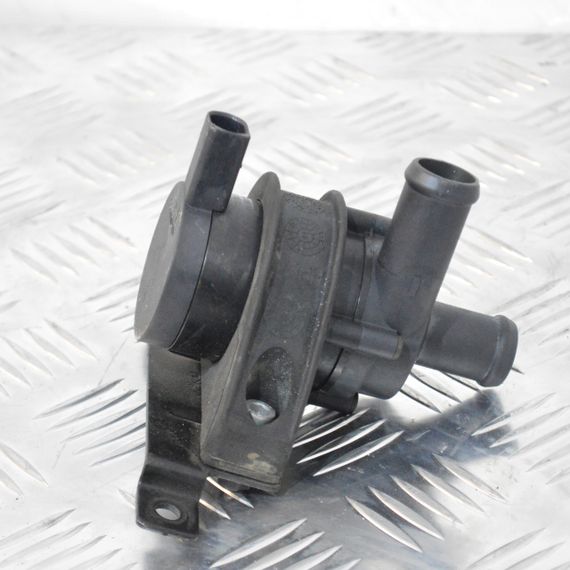 Додатковий водяний насос 1.2 Audi A1 A3 2010-2015 Помпа водяна Ауді а1 а3 1K0965561L | Зображення 1