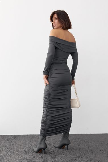 Силуэтное платье с драпировкой и открытыми плечами - темно-серый цвет, S (есть размеры) | Зображення 1