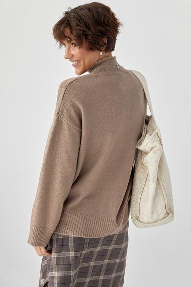 Теплий жіночий светр із широкими рукавами - світло-коричневий цвет, ONE SIZE (є розміри) | Зображення 1