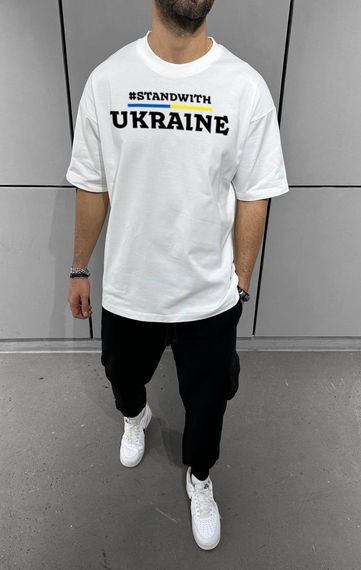 Футболка з мерчем