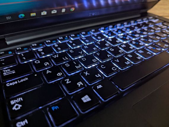 Ультрабук Dell Latitude 7370 / 13.3" (1920x1080) IPS / Intel Core m5-6Y57 (2 (4) ядра по 1.1 - 2.8 GHz) / 8 GB DDR3 / 240 GB SSD / Intel HD Graphics 515 / mHDMI / Windows 10 б/у + Подарок Флэш-накопитель USB 32 GB | Зображення 5