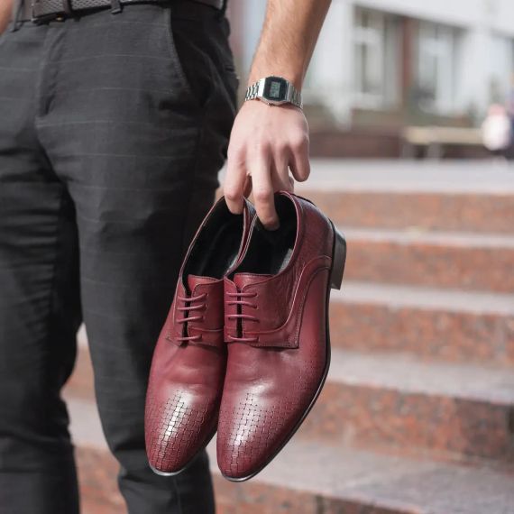 Бордовые туфли на шнурках 42  размер | Зображення 1