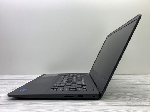 Ультрабук Б-клас Dell Vostro 3400 / 14" (1920x1080) IPS / Intel Core i5-1135G7 (4 (8) ядра по 2.4 - 4.2 GHz) / 8 GB DDR4 / 240 GB SSD / Intel Iris Xe Graphics / WebCam б/в | Зображення 6