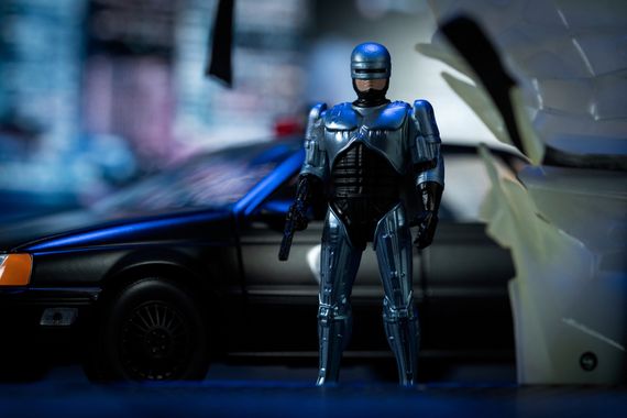 Игровая металлическая машинка RoboCop Форд Тарус с Робокопом | Зображення 9