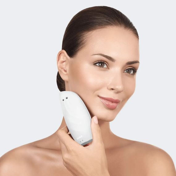 Очищувальна щітка для обличчя GESKE Sonic Thermo Facial Brush&Face-Lifter 8в1 white, Білий | Зображення 3