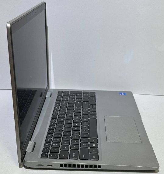 Ультрабук Б-клас Dell Precision 3560 / 15.6" (1920x1080) IPS / Intel Core i5-1135G7 (4 (8) ядра по 4.2 GHz) / 16 GB DDR4 / 256 GB SSD / Intel Iris Xe Graphics / WebCam б/в | Зображення 3