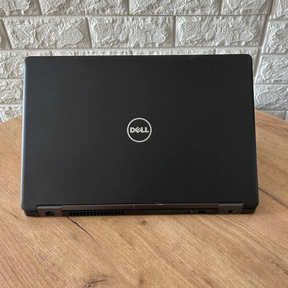 Ноутбук Б-класс Dell Latitude 5580 / 15.6" (1366x768) TN / Intel Core i7-7600U (2 (4) ядра по 2.8 - 3.9 GHz) / 8 GB DDR4 / 500 GB HDD / nVidia GeForce 930MX, 2 GB GDDR3, 64-bit  б/у | Зображення 2