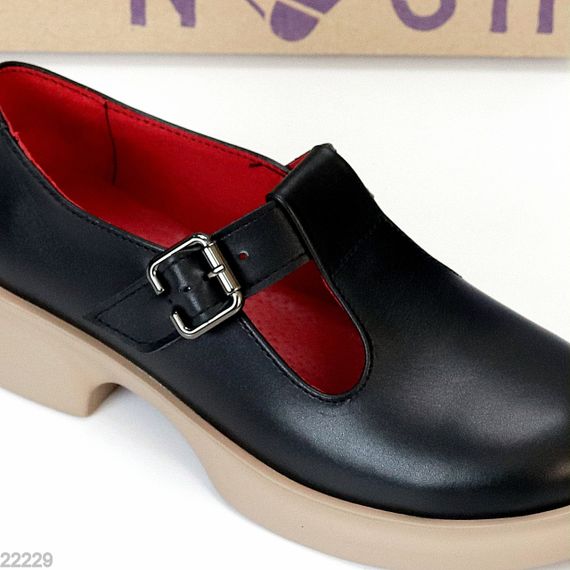 Чорні шкіряні демі туфлі на ремінці натуральна шкіра на бежевій підошві | Зображення 1