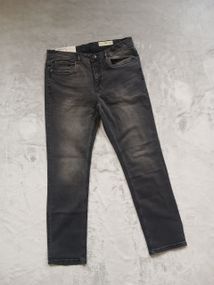 Джинсы зауженные slim fit