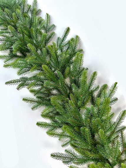 Хвойная гирлянда Forest литая 200 см зелёная с салатовыми кончиками (эффект молодой хвои) | Зображення 1