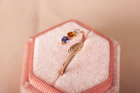 Женское кольцо из красного золота с фианитами 21.5 | Зображення 6