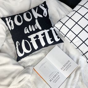 Подушка диванная с бархата Books and coffee 45x45 см (45BP_URB018)