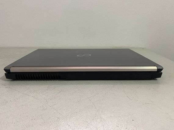 Мобильная рабочая станция Fujitsu Celsius H760 / 15.6" (1920x1080) IPS / Intel Core i7-6820HQ (4 (8) ядра по 2.7 - 3.6 GHz) / 16 GB DDR4 / 256 GB SSD / nVidia Quadro M1000M, 2 GB GDDR5, 128-bit / WebCam / DVD-ROM б/у | Зображення 4