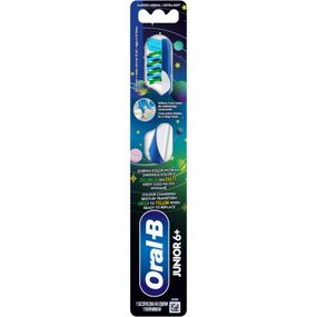 Детская зубная щетка Oral-B Junior 6-12 років М&apos;якої жорсткості 1 шт (8700216749466)