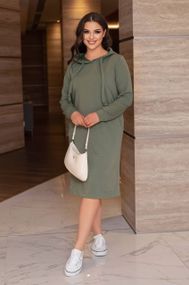 Женское длинное свободное спортивное платье-худи с капюшоном цвет оливковый, размер 58/60 IS830