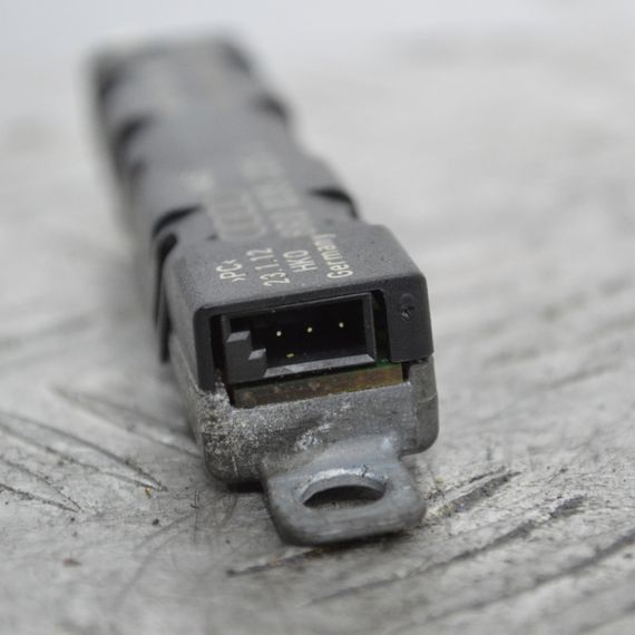 Підсилювач антени Audi Q5 8R верхній Ауді ку5 8R0035225J | Зображення 1