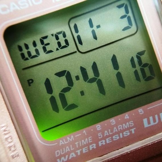 Стильные мужские часы наручные электронные розовые оригинал Casio Collection F-201WAM-5AVEF | Зображення 3