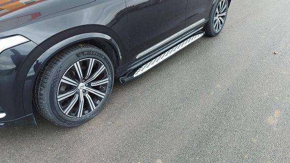 Боковые пороги Shining (2 шт., алюминий) для Volvo XC90 2015- гг | Зображення 1