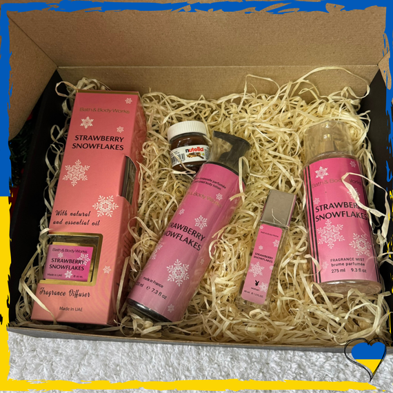Подарунковий набір жіночий Bath & Body Works Strawberry Snowflakes 4в1 | Зображення 1