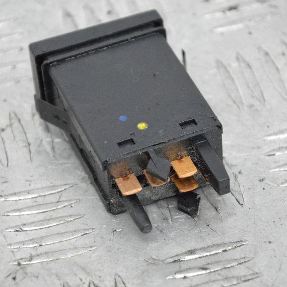 Кнопка обігріву заднього скла Volkswagen Polo III 1994-2002 Кнопка обігріву скла Фольксваген 6H0959621A | Зображення 1