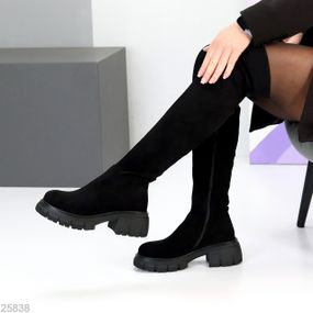Молодіжні чорні ботфорти замшеві стрейч єврозима на тракторній підошві