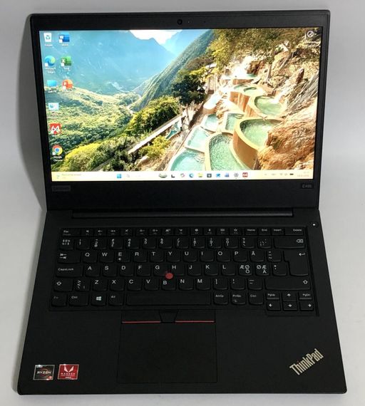 Ноутбук Б-клас Lenovo ThinkPad E495 / 14" (1920x1080) IPS / AMD Ryzen 5 3500U (4 (8) ядра по 2.1 - 3.7 GHz) / 8 GB DDR4 / 256 GB SSD / AMD Radeon Vega 8 Graphics / WebCam б/в + Подарунок Флеш-накопичувач Kingston DataTraveler Exodia S 64GB | Зображення 1