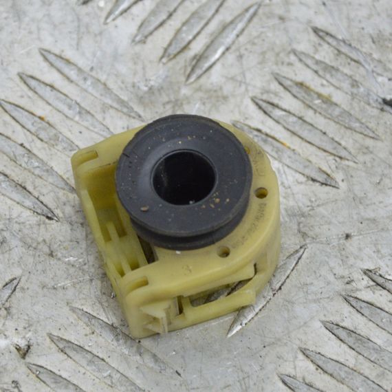 Кронштейн кріплення радіатора Peugeot 207 2006-2012 Кріплення радіатора Пежо 207 9681921680