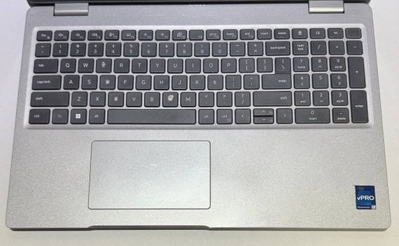 Мобільна робоча станція Б-клас Dell Precision 3570 / 15.6" (1920x1080) IPS / Intel Core i7-1255U (10 (12) ядра по 3.5 - 4.7 GHz) / 8 GB DDR5 / 256 GB SSD / nVidia T550, 4 GB GDDR6, 64-bit / WebCam б/в | Зображення 2
