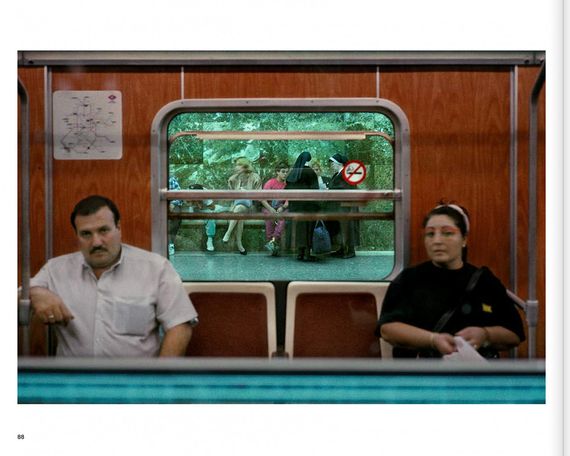 Альбомы известных фотографов книга Гарри Груйер Harry Gruyaert: Between Worlds лучшие книги для фотографов | Зображення 8