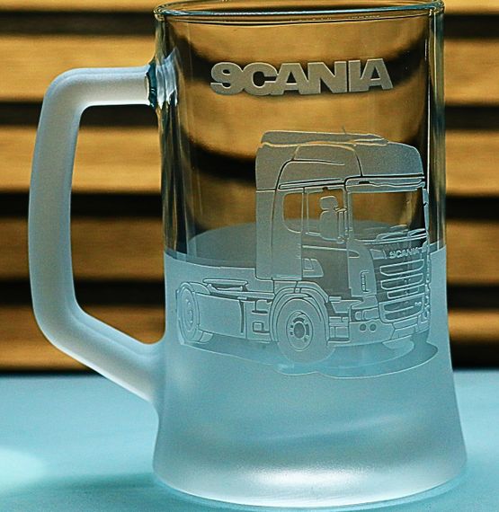 Пивной бокал 670 мл с гравировкой Scania подарок для дальнобойщика кружка с гравировкой Скания