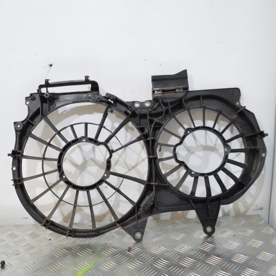Дифузор вентилятора охолодження Audi A4 b7 2.0 TDI корпус вентилятора радіатора Ауді а4 б7 8E0121205AB | Зображення 1