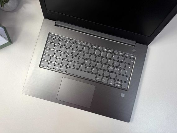 Ноутбук Lenovo V330-14IKB 81B0 / 14" (1920x1080) IPS / Intel Core i5-8250U (4 (8) ядра по 1.6 - 3.4 GHz) / 8 GB DDR4 / 256 GB SSD / Intel UHD Graphics 620 / WebCam б/у | Зображення 3