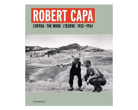 Книга фотоальбом відомих фотографів Роберт Капа Robert Capa: L'opera 1932-1954 книги про фотомистецтво