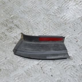 Заглушка заднього бампера ліва Volkswagen Passat B6 2005-2010 Накладка під задній лівий ліхтар Фольксваген 3C9945311A