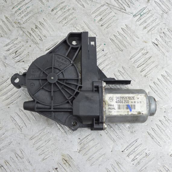 Моторчик склопідйомника передній правий Volkswagen Golf V 2003-2010 Фольксваген Гольф 5 1K0959702E