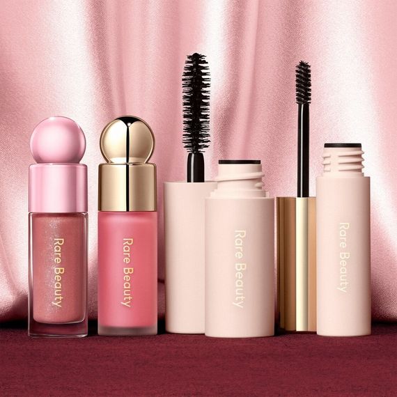 Набор бестселлеров Rare Beauty Bestselling Faves 4-piece set (лифтинг-гель, блеск, румяна, тушь) | Зображення 1
