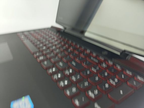 Ігровий ноутбук Lenovo IdeaPad Y700 / 15.6" (1920x1080) TN / Intel Core i7-6700HQ (4 (8) ядра по 2.6 - 3.5 GHz) / 16 GB DDR4 / 240 GB SSD / nVidia GeForce GTX 960M, 4 GB GDDR5, 128-bit / WebCam б/в | Зображення 2