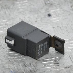 Реле підігріву скла Volkswagen Passat B6 B7 2005-2014 Реле обігріву скла Фольксваген Пассат б6 3B0951253