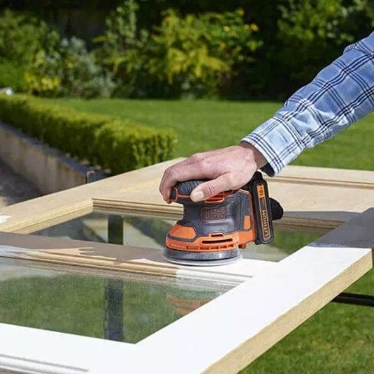 Шліфмашина ексцентрикова акумуляторна Black&Decker з АКБ та ЗП BDCROS18 | Зображення 1