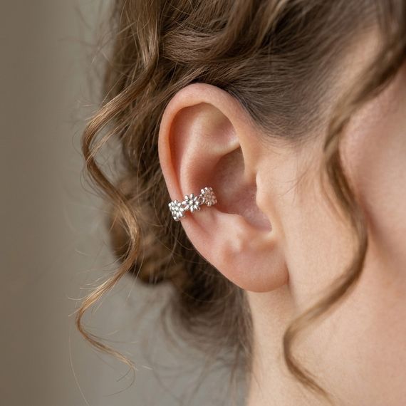 Срібна жіноча сережка каффа Квіти універсальна, 925 проба | Зображення 9
