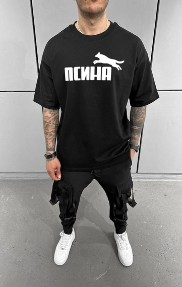 Футболка з мерчем